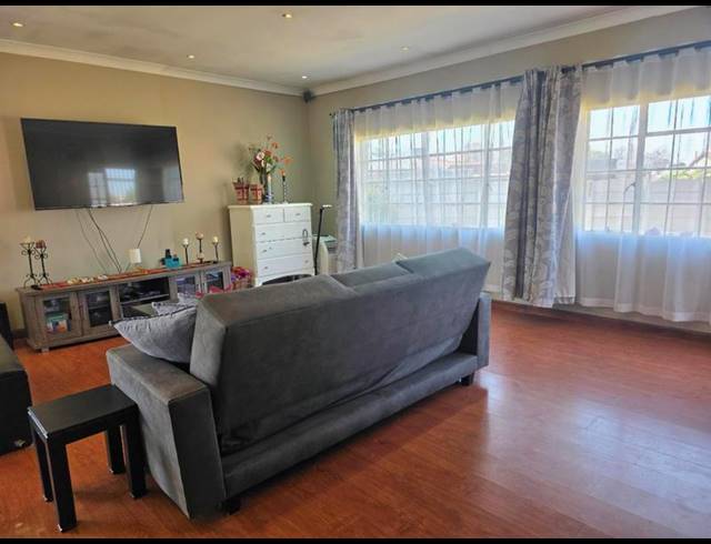 3 BEDROOM HOUSE FOR SALE IN HAZELPARK